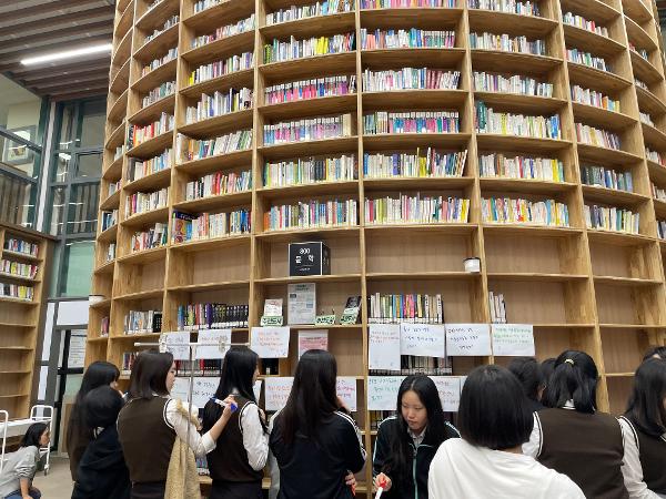 &apos;파란하늘 빨간지구&apos; 독서 토론